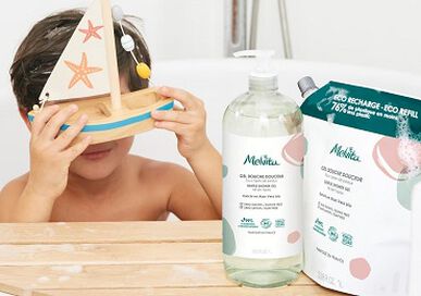 Le gel douche de la gamme Essentiels et son éco-recharge