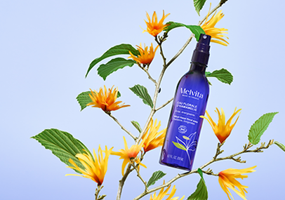 L'eau florale de lavande pour une action purifiante ou l'eau florale d'hamam&eacute;lis pour resserrer les pores