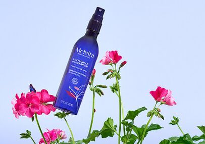 L'eau florale de g&eacute;ranium pour resserrer les pores de la peau et lisser le grain de peau
