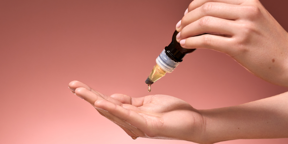 L'huile de nigelle pour r&eacute;&eacute;quilibrer la peau et agir sur les imperfections