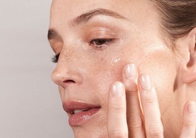 Première étape : la gelée nettoyante purifiante Nectar Pur