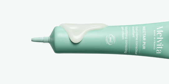 Le fluide Nectar Pur hydrate, r&eacute;&eacute;quilibre et matifie la peau