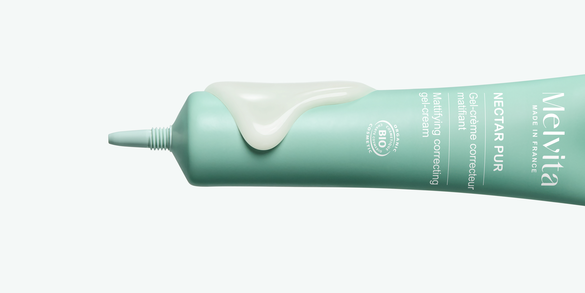 Le fluide Nectar Pur hydrate, r&eacute;&eacute;quilibre et matifie la peau