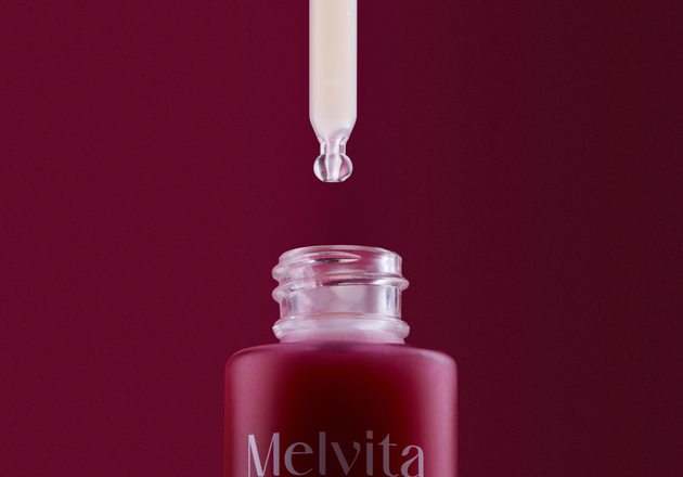 un s&eacute;rum avec un fond violet