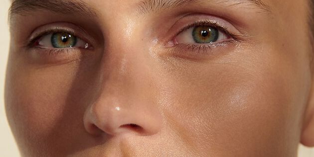 La gel&eacute;e d&eacute;maquillante Nectar Pur nettoie en douceur et &eacute;quilibre le pH de la peau