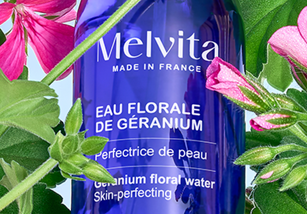 L'eau florale dans la routine des peaux grasses