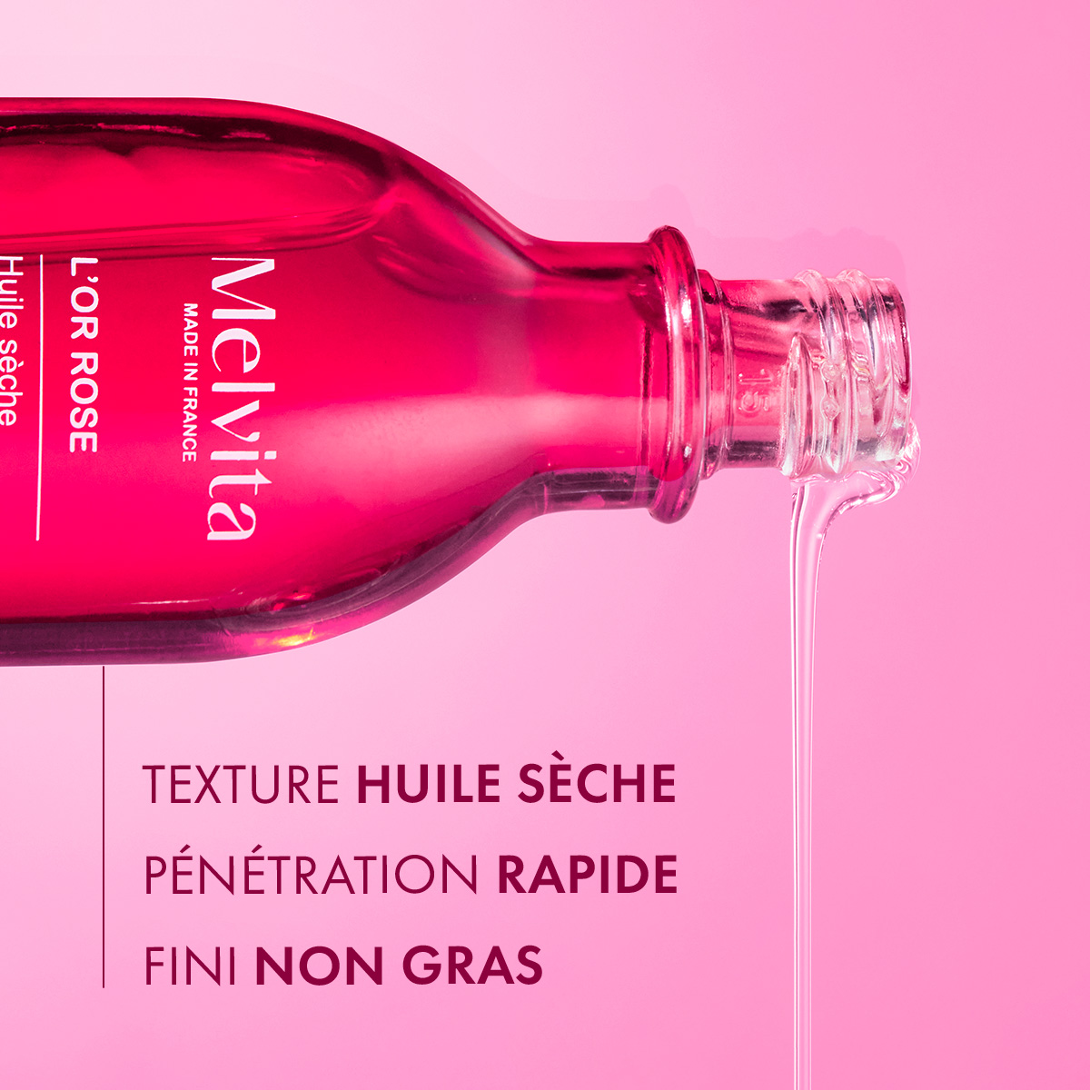 Huile S&egrave;che Lift Pro-Fermet&eacute; 100ml, Zoom sur le liquide qui sort du produit. En dessous de la bouteille en majuscule "Texture huile s&egrave;che" en dessous "P&eacute;n&eacute;tration rapide", en dessous "Fini non gras" | Melvita
